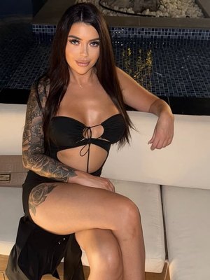 Stephanie Louise (Instagram)