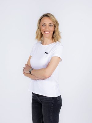 Laurie Delhostal