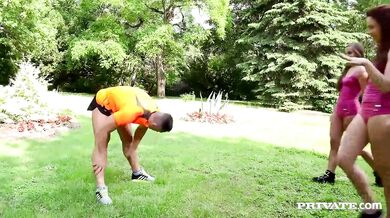 Beauty girls got fucked in park