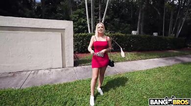 Blonde MILF with big boobs gets her juicy ass smashed outdoor