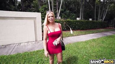 Blonde MILF with big boobs gets her juicy ass smashed outdoor