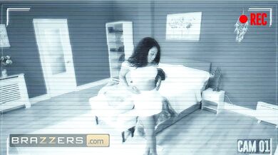 Two hot girls are having passionate threesome in the motel room