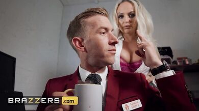 Two hot girls are having passionate threesome in the motel room