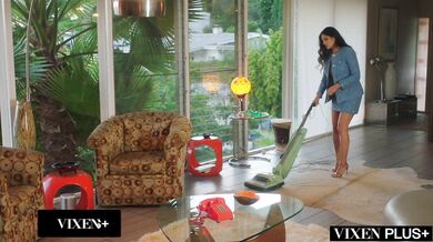 Cheating Penny surrenders her pussy for a high-speed pounding and a messy cum-on-pussy finish