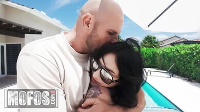 Bald guy with big dick is fucking hot babe