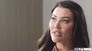 This horny babe gets her hungry hole stretched and then creamed to the limit