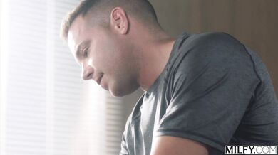 This horny babe gets her hungry hole stretched and then creamed to the limit