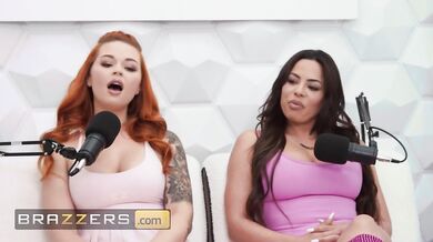 Luna Star and Sinatra Monroe surrender their holes for a brutal double-pounding