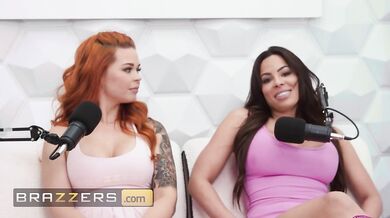 Luna Star and Sinatra Monroe surrender their holes for a brutal double-pounding